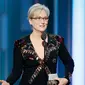 Meryl Streep saat memenangkan penghargaan Golden Globe Awards 2017 (foto: Mirror)