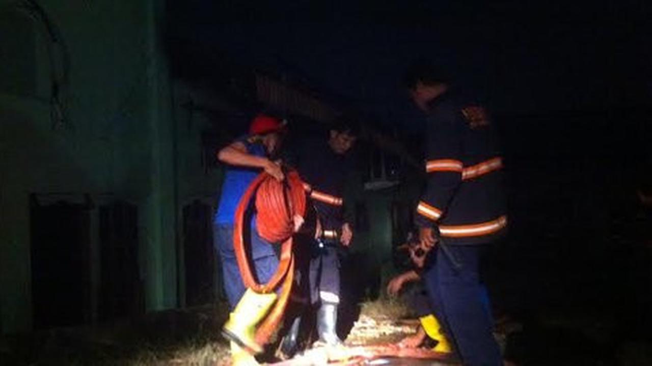 Korsleting listrik, 12 kamar penginapan di Palembang terbakar