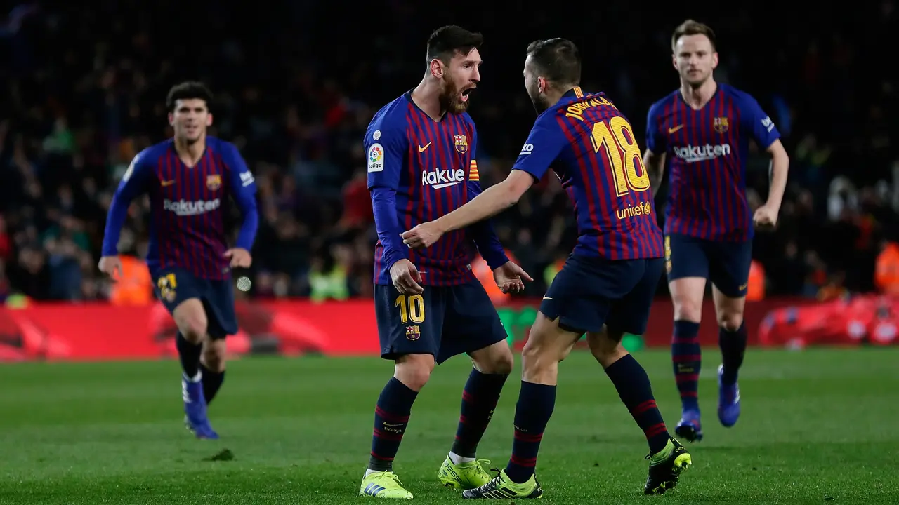 2 Gol Messi Selamatkan Barcelona Kalah dari Valencia