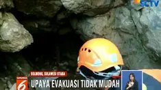 Untuk masuk ke lubang yang dibuat secara manual oleh para penambang liar pun tidak mudah, sebab ukurannya sangat kecil.