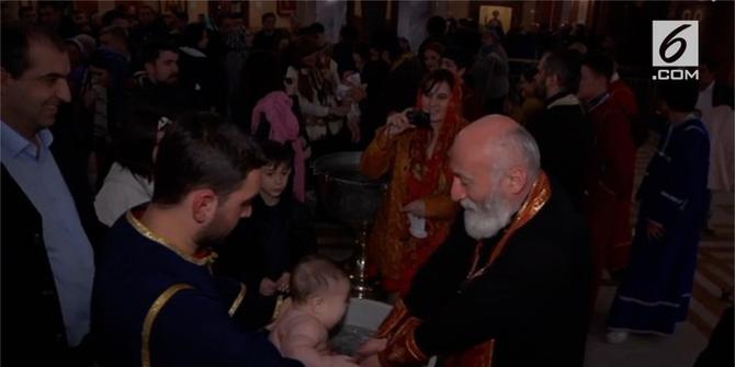 VIDEO: Ratusan Bayi Dibaptis Massal di Georgia