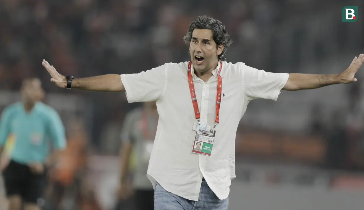 Pelatih Persija Jakarta, Stefano Cugurra, saat pertandingan melawan Home United pada laga Piala AFC di SUGBK, Jakarta, Selasa (15/5/2018). Persija takluk 1-3 dari Home United. (Bola.com/M Iqbal Ichsan)