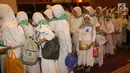 Sejumlah anak berbaris saat mengikuti buka bersama 1.200 anak yatim di Pullman Central Park Jakarta, Selasa (22/5). Buka puasa bersama ini mengambil tema "Dengan Semangat Ramadan Membangun Kreatifitas & Akhlak Anak Bangsa". (Liputan6.com/Arya Manggala)