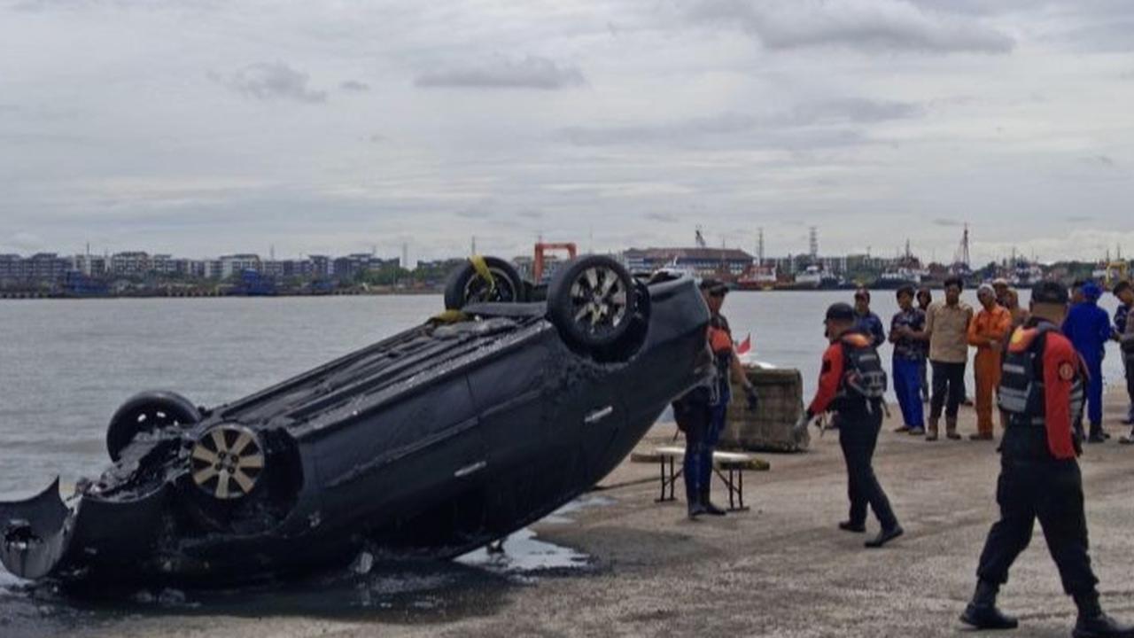 VIDEO: Kondisi Mobil Jenderal Pensiunan BIN Ditemukan di Dalam Laut, Polisi Ungkap Fakta
