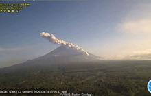 Gunung Semeru Erupsi Pagi Ini, Awan Panas Guguran Sejauh 4 Km Meluncur
