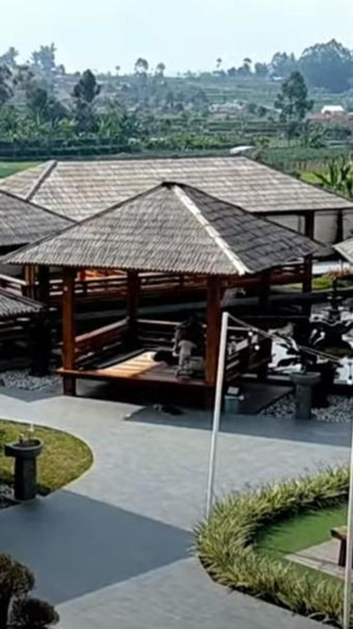 Lesti Kejora dengan Restoran Bernuansa Tradisional&nbsp;