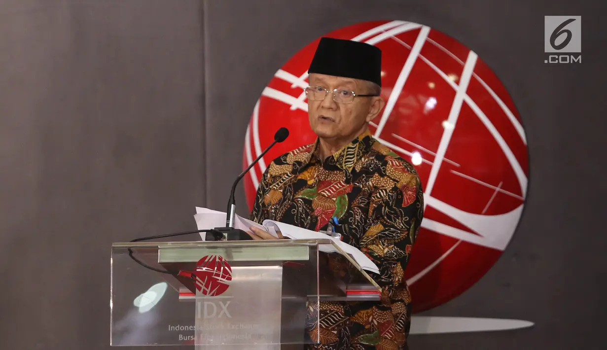 Sekretaris Dewan Syariah Nasional Majelis Ulama Indonesia (DSN-MUI), Anwar Abbas memberikan sambutan saat penyerahan Fatwa Syariah kepada PT Kustodian Sentral Efek Indonesia (KSEI) terkait proses bisnis dan layanan jasa di Gedung Bursa Efek Indonesia, Senin (1/4). (Liputan6.com/Johan Tallo)