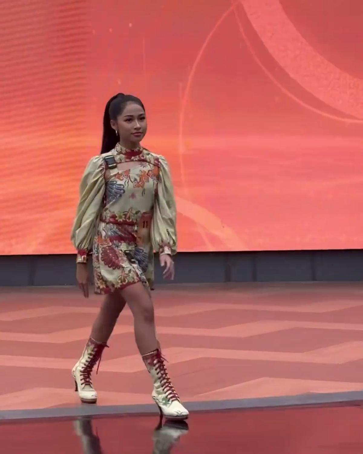 7 Potret Fabiela Adik Jennifer Coppen Ikut Kompetisi Fashion Show, Dapat Juara 1
