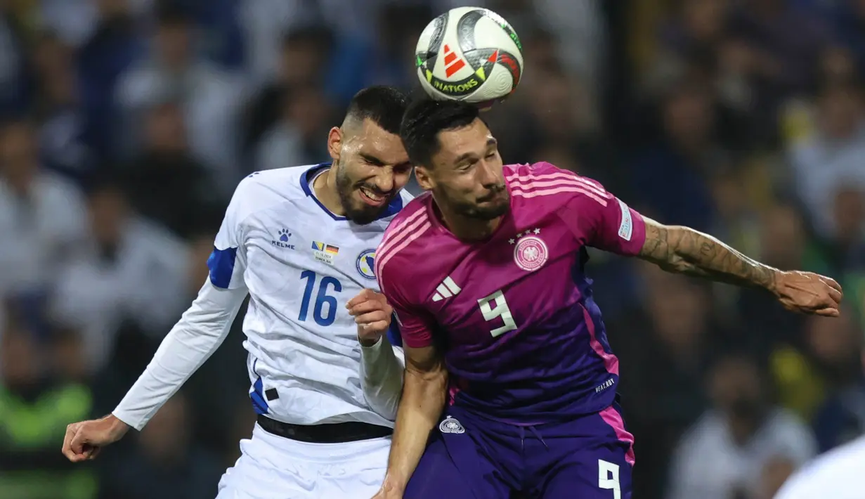 Tampil dominan, Die Mannschaft terus menekan sisi pertahanan Bosnia. (AP Photo/Armin Durgut)