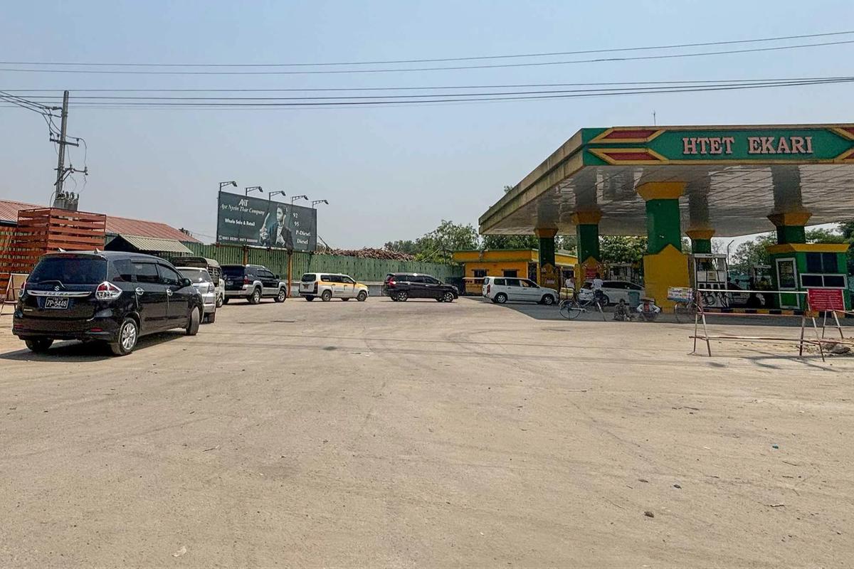 FOTO: Myanmar Batasi Pembelian Bahan Bakar dan Terapkan Sistem Hari Bergantian