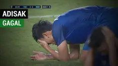 Berita video momen kegagalan top scorer Thailand dan sementara Piala AFF 2018, Adisak Kraisorn, gagal dalam eksekusi penalti saat menghadapi Malaysia pada semifinal leg II di Stadion Rajamangala, Rabu (5/12/2018).