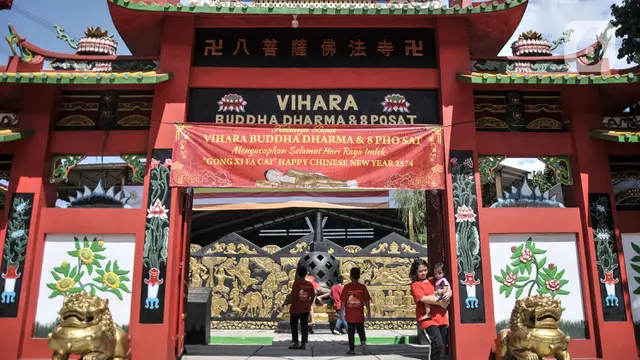 Khidmat Sembahyang Imlek di Wihara Buddha Tidur