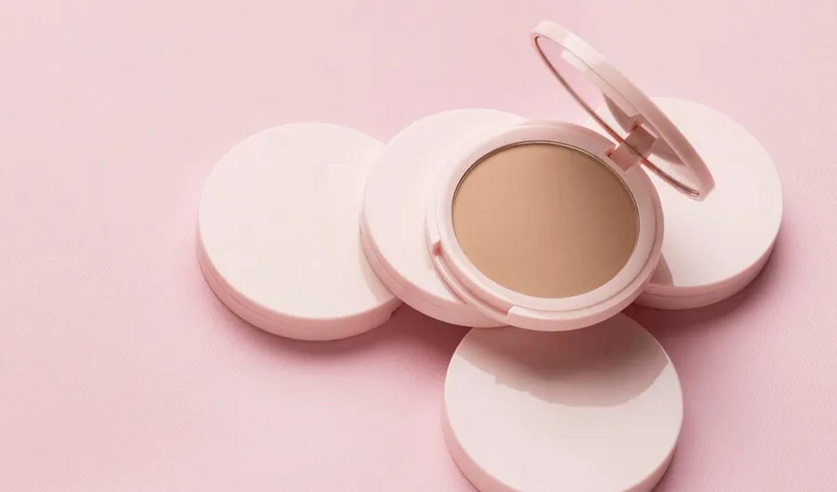 2.&nbsp;Bedak Padat atau Compact Powder