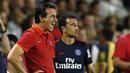 Pelatih Paris St Germain, Unai Emery memberikan arahan kepada para pemainnya saat melawan Leicester City pada laga International Champions Cup 2016 di StubHub Center, Carson, California, (30/7/2016).  (Reuters/Mario Anzuoni)