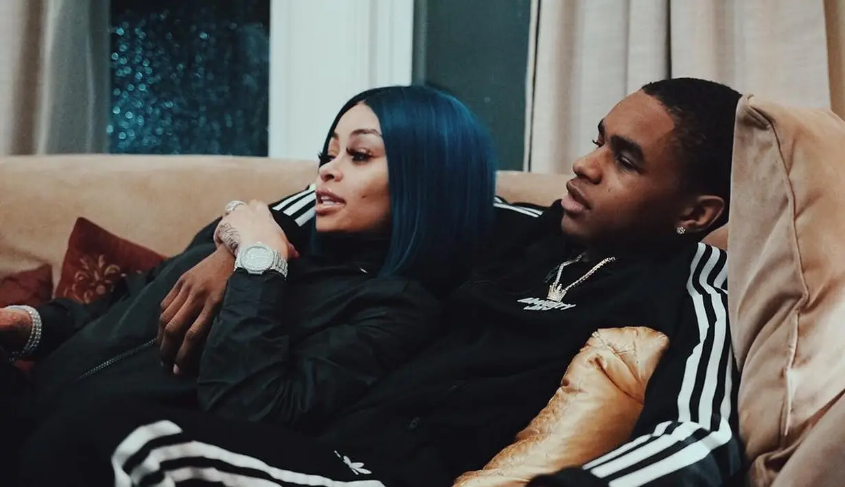 "Tunggu.. Blac Chyna benar-benar hamil oleh cowok 18 tahun" komentar @effervescentzm. (instagram/ybnalmightjay)