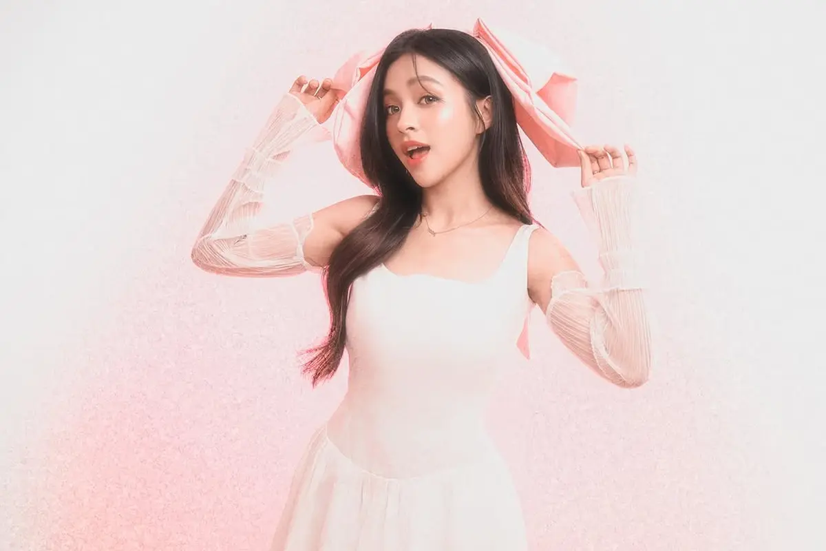 6 Inspirasi Valentine Outfit ala Eca Aura, Feminin dan Elegan untuk Kencan Romantis