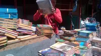 Dari ribuan kios yang terbakar di Pasar Johar, toko Haryo juga ikut hangus mencapai sekitar 2/3 bagiannya. (Edhie Prayitno Ige/Liputan6.com)