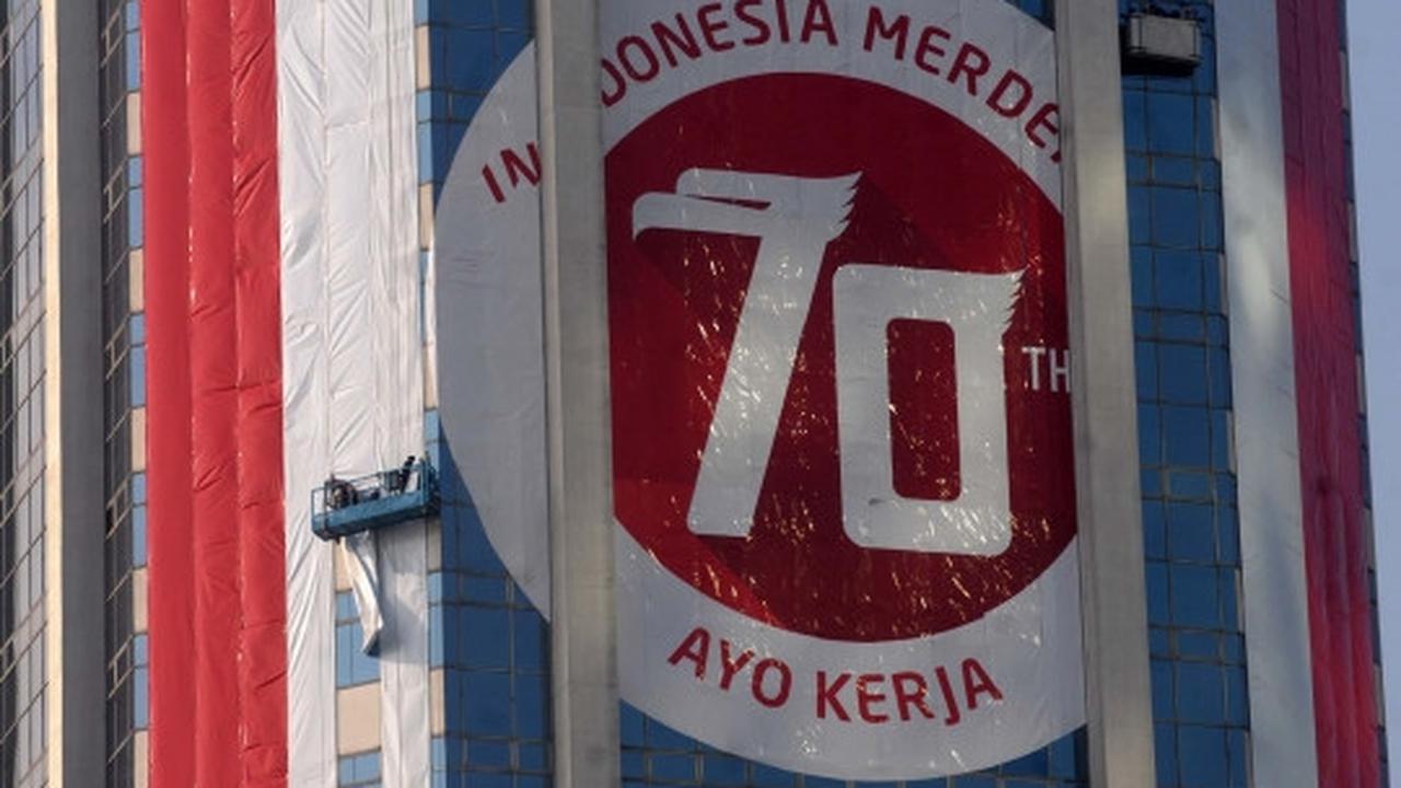 Semarakkan HUT RI, gedung perkantoran dihias bendera merah putih