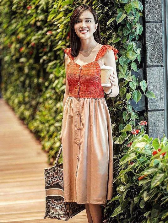 FOTO: Gaya Modis Shandy Aulia yang Sedang Hamil, Semakin ...