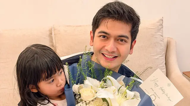 Potret Teuku Ryan Rayakan Ulang Tahun Berdua Bersama Moana