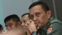 Kasdispenad Brigjen TNI, M Sabrar Fadhilah menyimak pemaparan Tim Redaksi Liputan6.com di SCTV Tower, Jakarta, Selasa (1/12/2015). (Liputan6.com/Herman Zakharia)