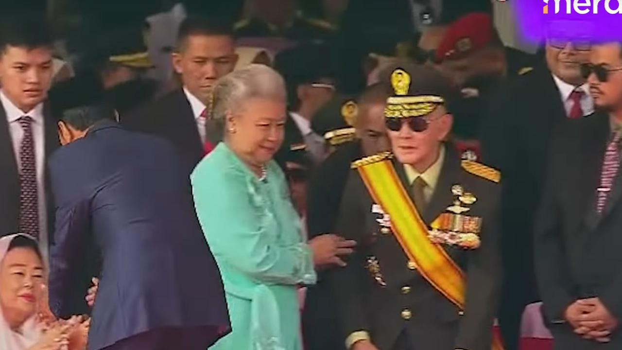 Detik-Detik saat Jokowi Tak Salami Jenderal Sepuh di HUT ke-79 TNI
