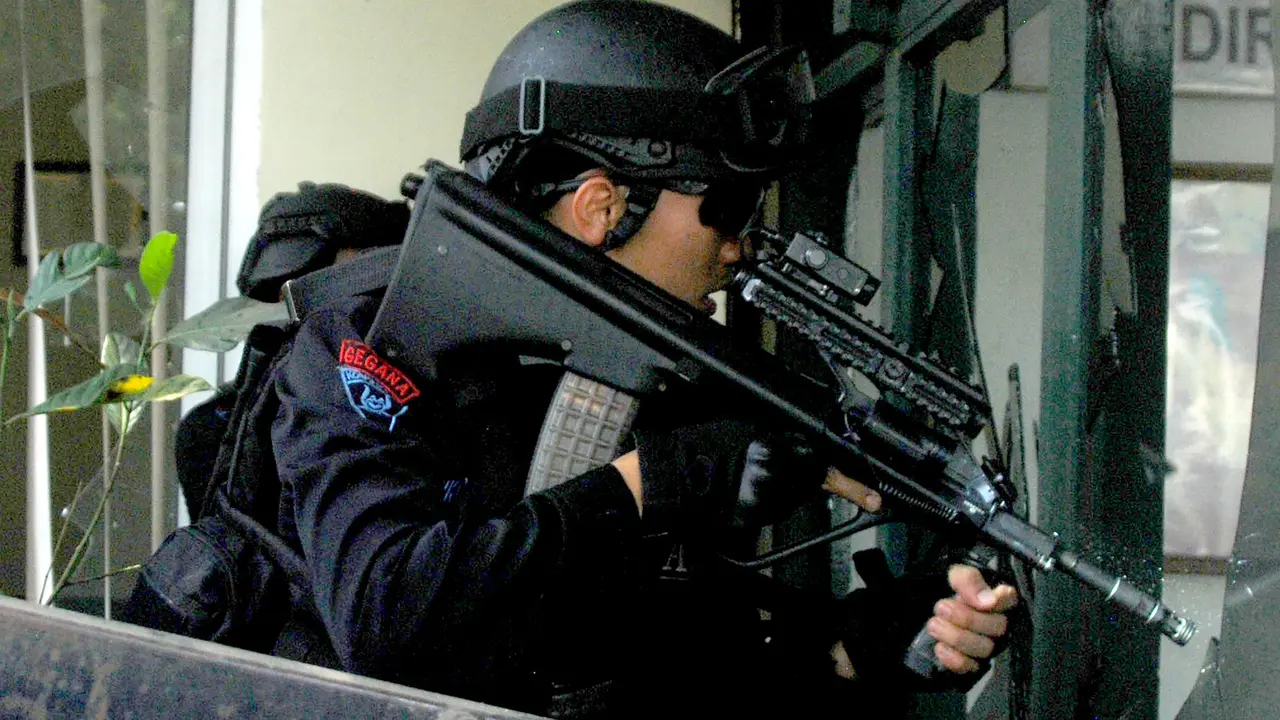 Baku Tembak Terduga Teroris dan Polisi di Kantor Kelurahan Arjuna Bandung