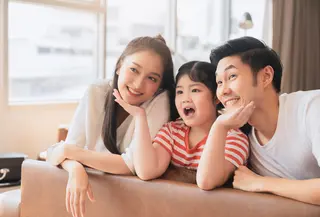 Penggunaan gadget secara berlebihan dapat memengaruhi kesehatan fisik maupun mental anak. Untuk itu, penting bagi orangtua untuk tetap memberikan batasan yang sehat terkait penggunaan gadget selama liburan.[Dok/freepik.com/Lifestylememory]