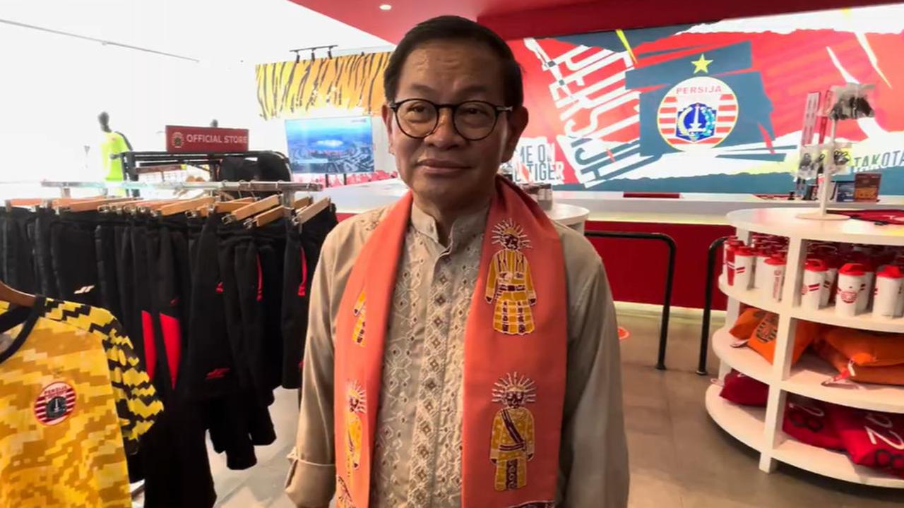 Kunjungi Store Persija, Pramono Janji Bakal Buka Lebih Besar di JIS