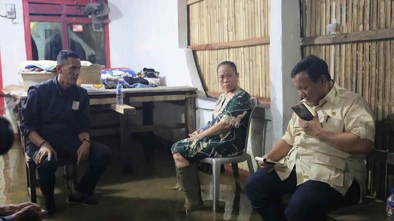 Prabowo Terjun Langung ke Warga Terdampak Bajir di Kabupaten Bekasi