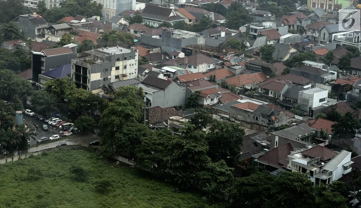 Pemandangan hunian di Jakarta, Rabu (25/4). Luas Ruang Terbuka Hijau (RTH) Ibu Kota baru mencapai 9,98 persen dari target 30 persen total luas wilayah DKI Jakarta. (Liputan6.com/Faizal Fanani)