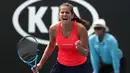 Petenis Jerman, Julia Goerges bereaksi saat melawan Alison Riske dari Amerika Serikat pada putaran ketiga kejuaraan tenis Australia Terbuka di Melbourne, Australia, Jumat (24/1/2020). (AP Photo/Dita Alangkara)