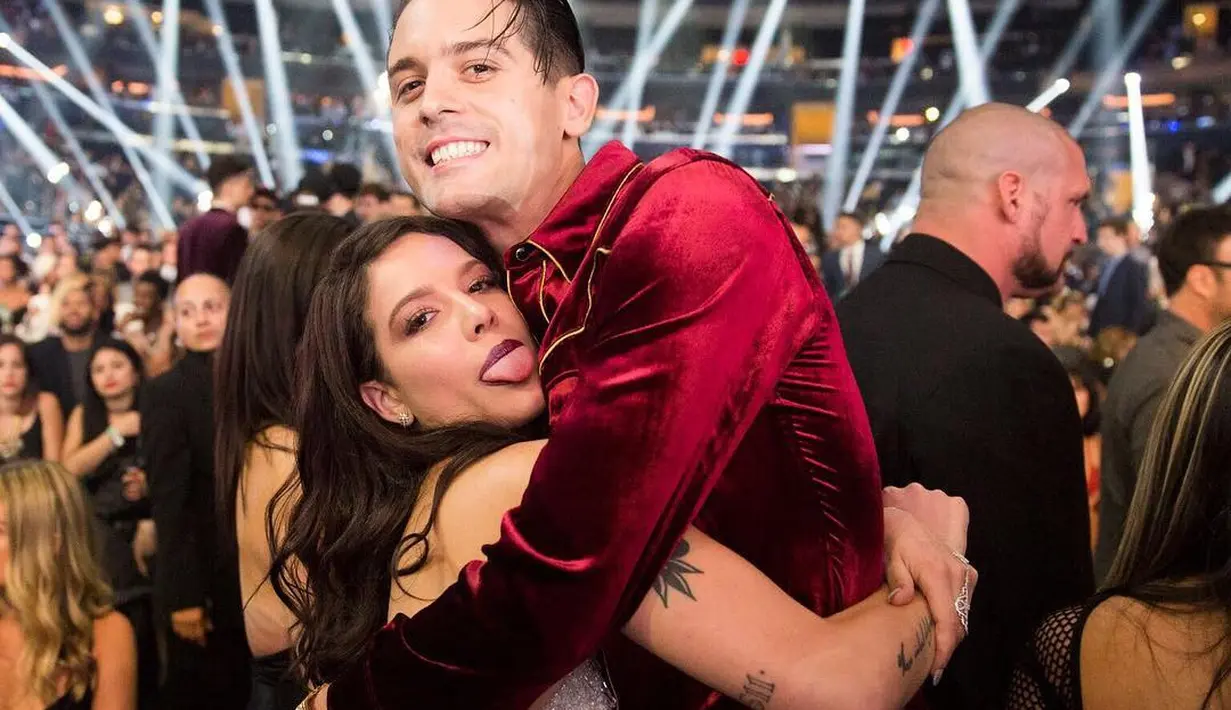 Halsey merasa bahwa hal tersebut sangat cepat mengingat mereka berdua belum lama berpisah. (instagram/iamhalsey)