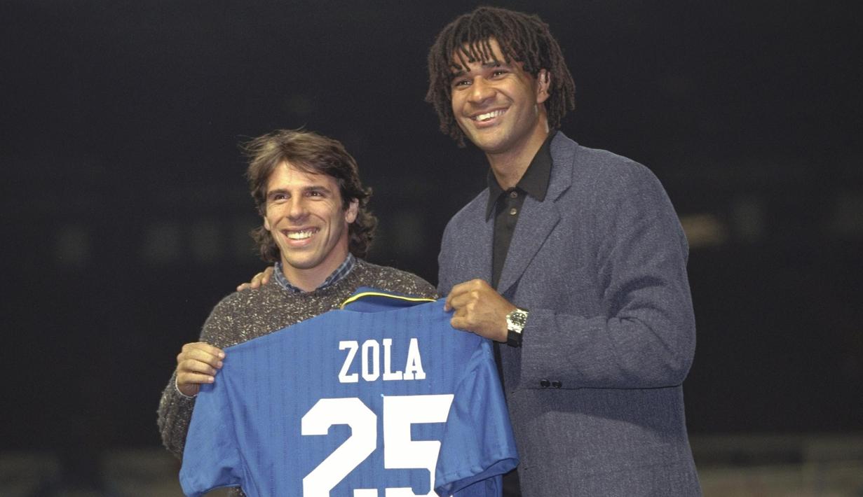 Gianfranco Zola. Tujuh tahun membela Chelsea mulai 1996 hingga 2003, 2 trofi Piala FA, 1 Piala Liga dan 1 Piala Winners sukses diraihnya. Atas prestasinya, meski tidak secara resmi memensiunkan jersey bernomor 25 yang dipakainya, sejak 2003 nomor tersebut jadi tak bertuan. (Foto: premierleague.com)