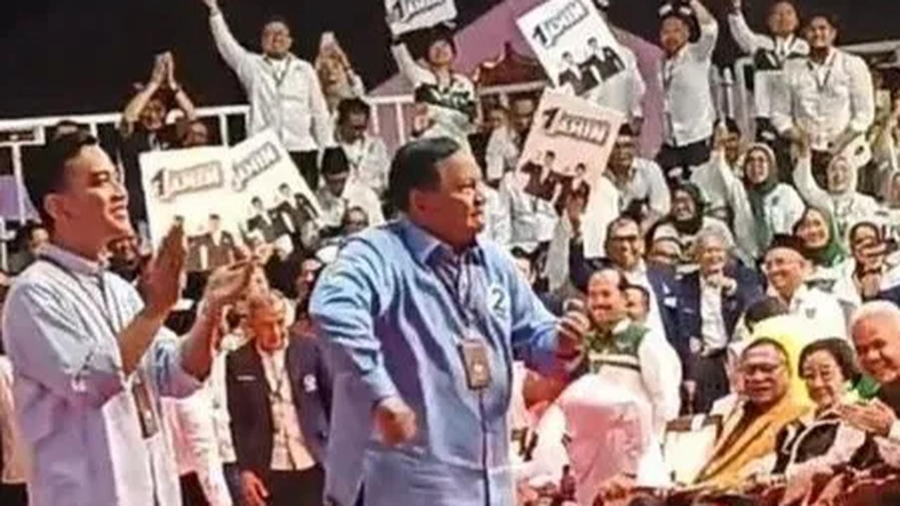 "Pak SBY ini selalu the best, selalu lulus menjadi yang terbaik. Beliau lulus 1973," katanya.<br>