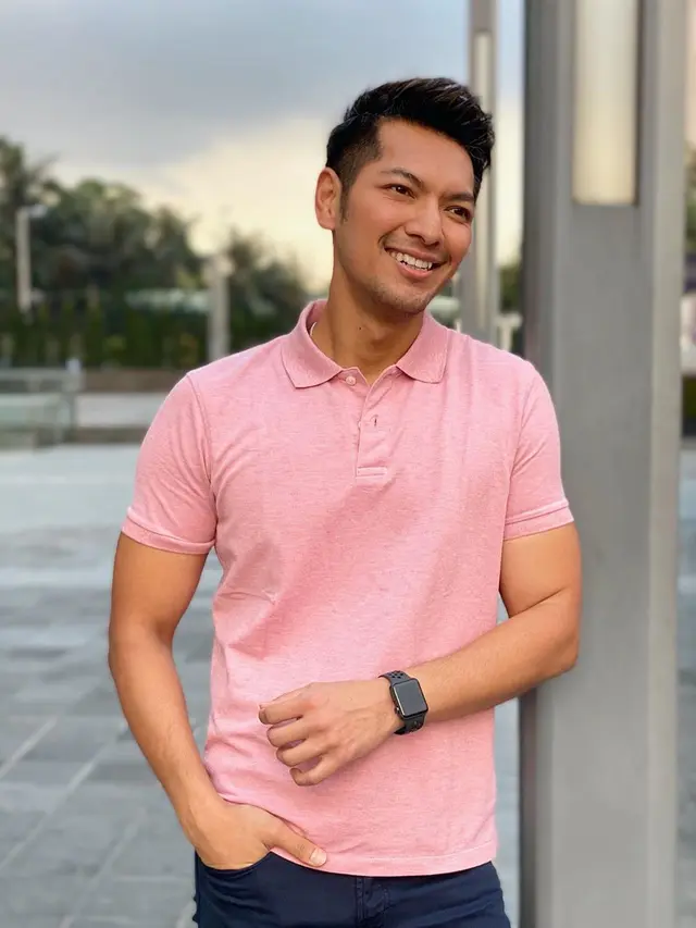 Selalu Tampil Rapi, Ini 6 Gaya Zulfikar Naghi saat di Belakang Layar