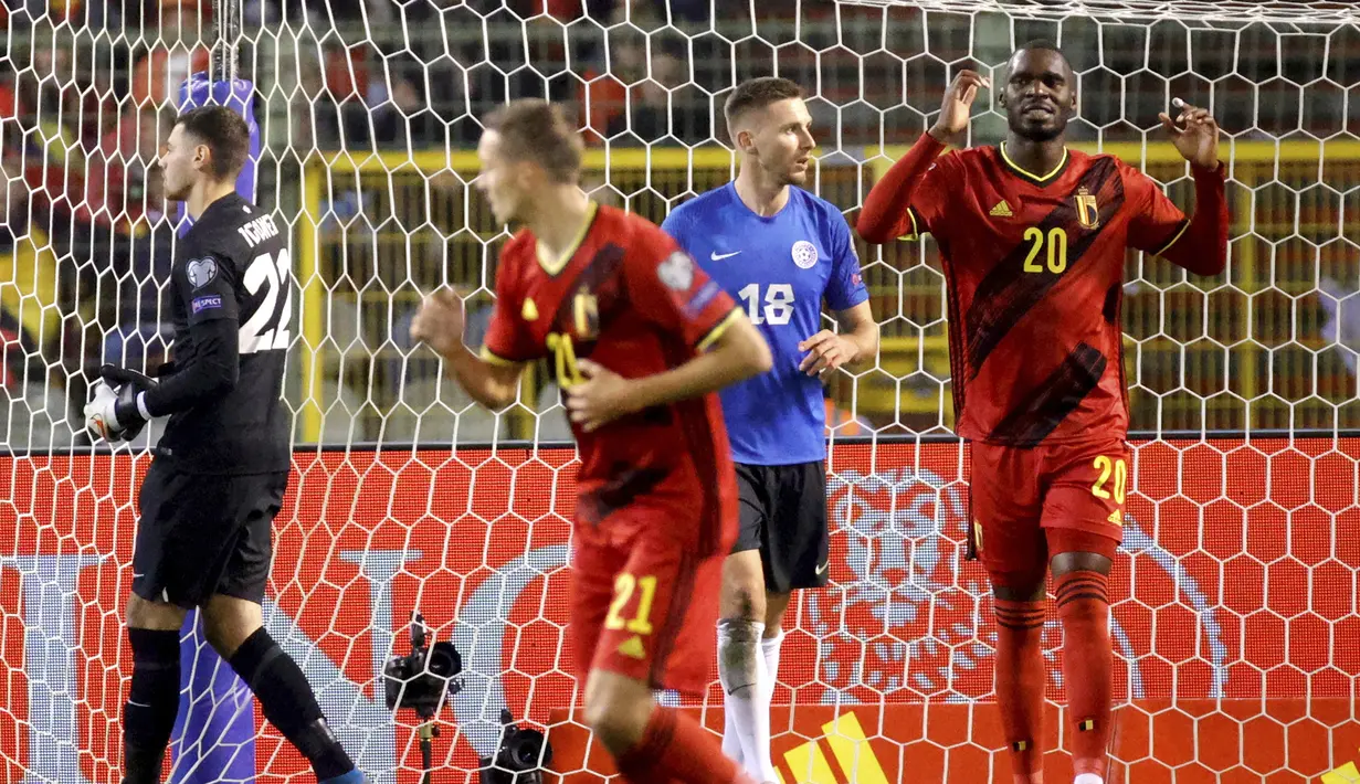 Belgia membuka skor 1-0 pada menit ke-11 lewat Christian Benteke. Ia berhasil memanfaatkan umpan tarik Yannick Carrasco yang coba dipotong kiper Estonia Matvei Igonen. (AP/Olivier Matthys)