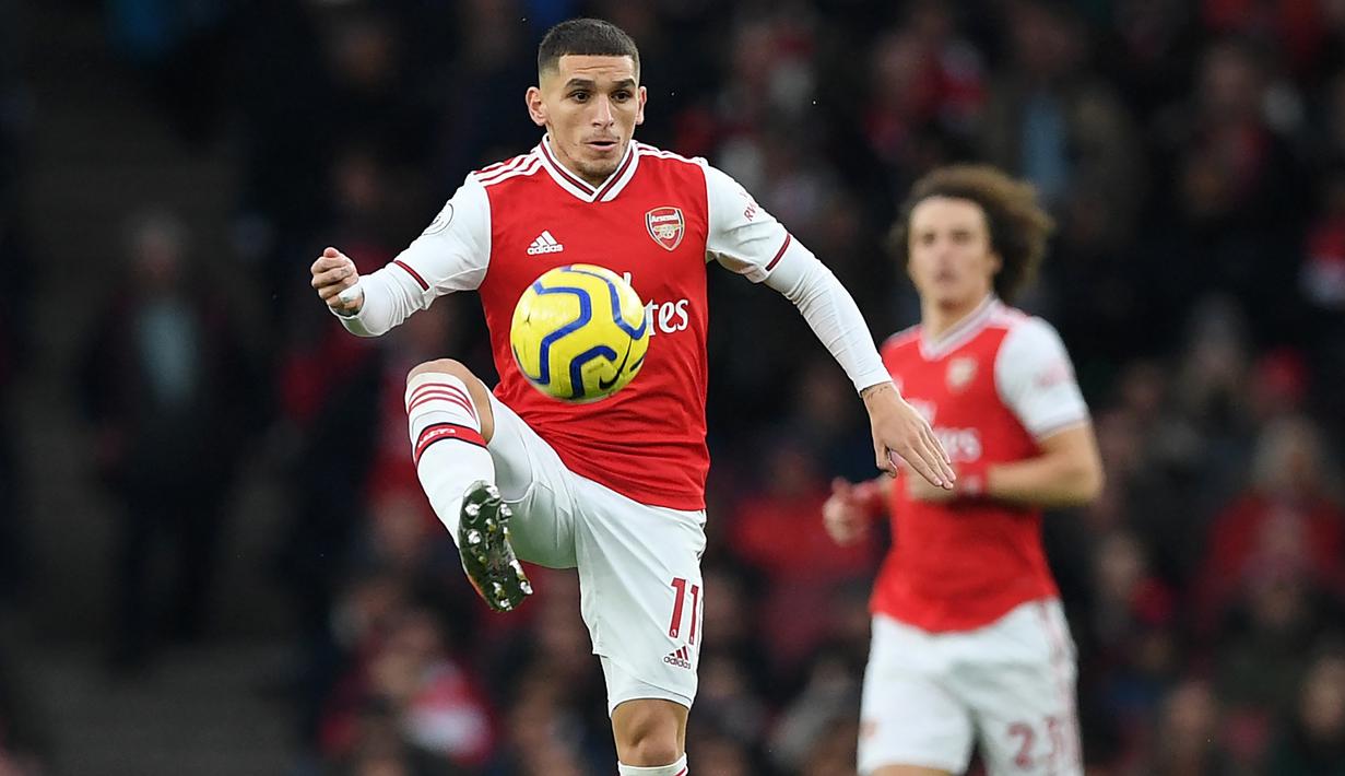 Lucas Torreira. Gelandang Uruguay berusia 26 tahun yang baru saja kembali ke Arsenal usai semusim dipinjamkan ke Fiorentina ini menjadi salah satu pemain Uruguay yang mampu meraih trofi di Liga Inggris. Ia melakukannya bersama Arsenal yang diperkuatnya sejak awal musim 2018/2019 usai didatangkan dari Sampdoria dan sempat dipinjamkan ke Atletico Madrid dan Fiorentina pada 2020/2021 dan 2021/2022. Ia sukses meraih 1 gelar, yaitu Piala FA 2019/2020. Bersama The Gunners ia total tampil dalam 89 laga di semua ajang dengan torehan 4 gol dan 6 assist. (AFP/Daniel Leal)