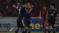 Bek Jepang, Higashi Shunki, merayakan gol yang dicetaknya ke gawang Timnas Indonesia pada laga AFC U-19 Championship di SUGBK, Jakarta, Minggu (25/10). (Bola.com/Vitalis Yogi Trisna)