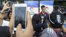 Kiper Espanyol, Edu Frias, melakukan sesi wawancara usai menghadiri jumpa fans di Jakarta, Minggu (16/7/2017). Espanyol akan melakukan laga ujicoba melawan Persija. (Bola.com/Vitalis Yogi Trisna)