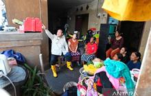 Momen Haru: Pakai Sepatu Boot Kuning, Presiden Prabowo Kunjungi Korban Banjir Bali, Janjikan Bantuan Penuh