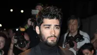 Zayn Malik pun terlihat jauh lebih tua dari usianya ketika janggutnya terlalu panjang. Ia akan menginjak usia 24 tahun pada Januari tahun 2018. (ANGELA WEISS / AFP)