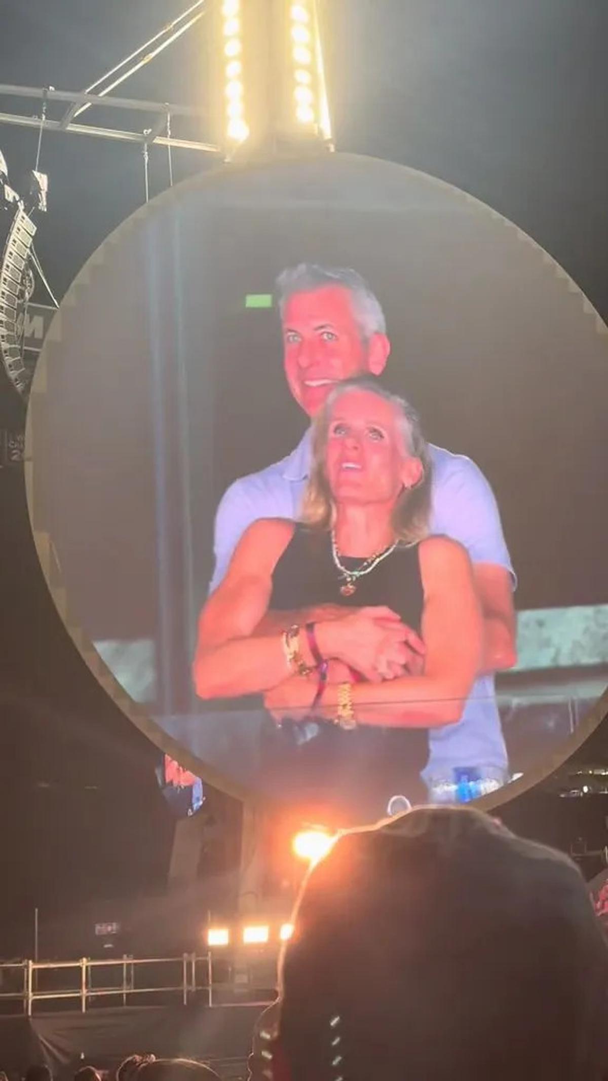 Usai Kedapatan Selingkuh di Konser Coldplay, LinkedIn Andy Byron Diserbu Komentar Netizen