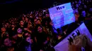 Ribuan penonton terlihat antusias menyaksikan penampilan band asal Denmark, Mew yang digelar di Skenoo Hall, Gandaria City, Jakarta, Selasa (31/3/2015). (Liputan6.com/Faisal R Syam)