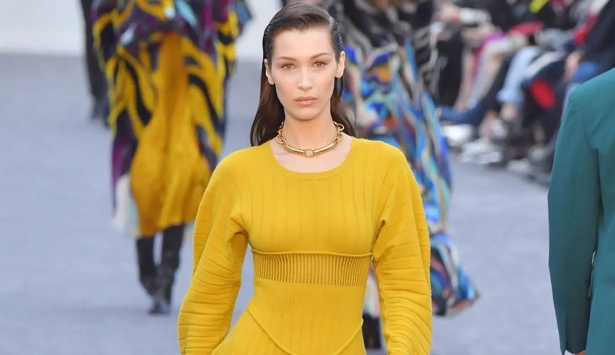<p>&ldquo;Hatiku pun hancur saat teringat anak-anak dan keluarga yang terpisah sehingga tidak bisa bersama di masa-masa seperti ini,&rdquo; ujar Bella Hadid. (Instagram/bellahadid)</p>