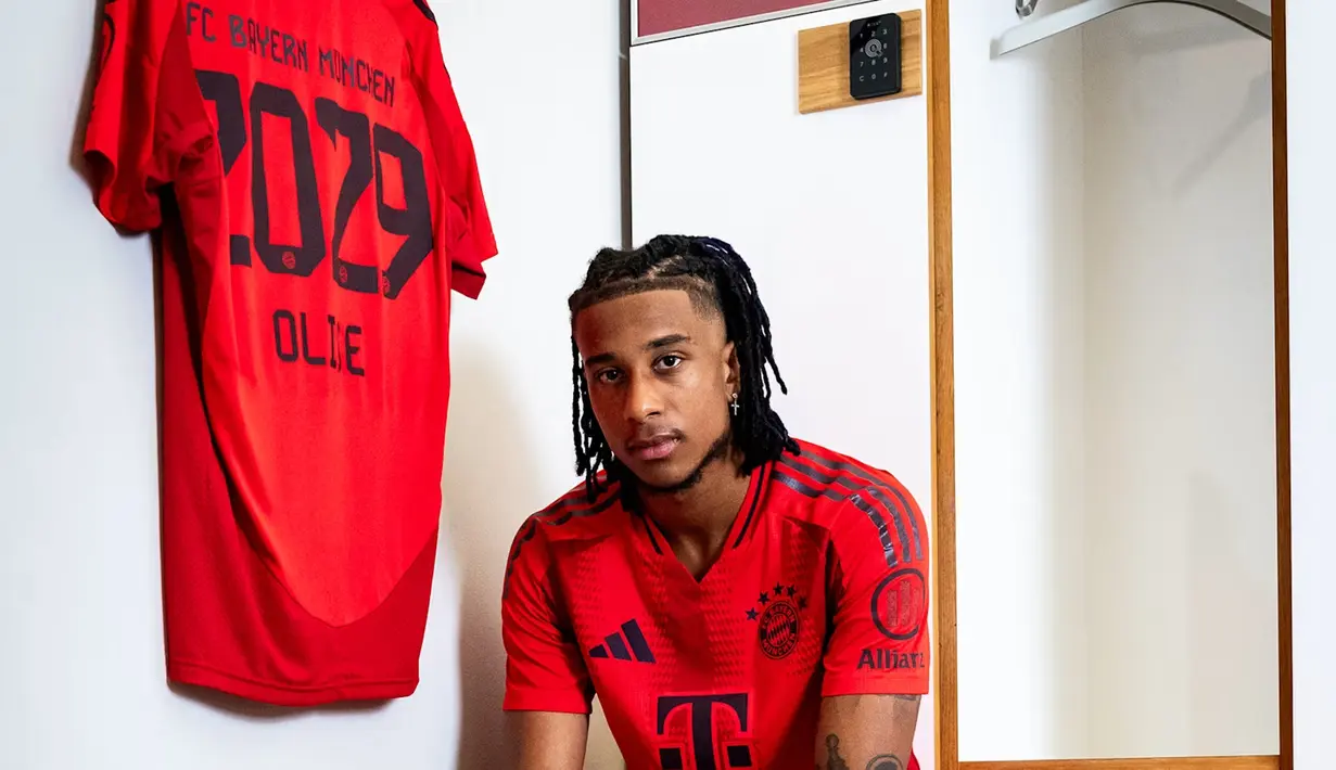 Michael Olise menjadi pemain Prancis terbaru yang didatangakan Bayern Munchen pada awal musim 2024/2025 dari Crystal Palace. Sayap kanan berusia 22 tahun ini ditebus dengan mahar senilai 53 juta euro dengan durasi kontrak selama 5 tahun hingga akhir musim 2028/2029. (fcbayern.com)