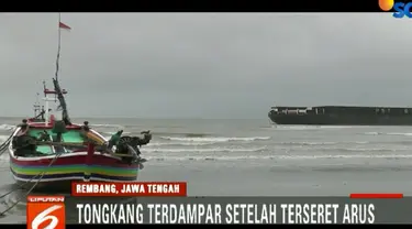 Kapal tongkang terseret ke arah timur sejauh satu mil dan baru terhenti setelah menabrak terumbu karang di pinggir pantai Desa Pangkalan.