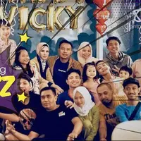 Liburan bersama, Angel Lelga dan Vicky Prasetyo makin mesra.