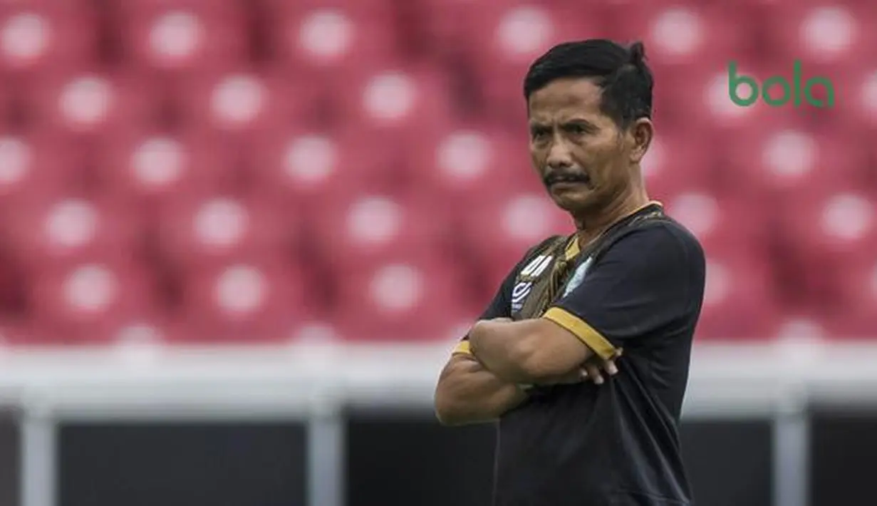 4. Djadjang Nurdjaman  - Persebaya Surabaya memutuskan untuk menyudahi kepemimpinan Djadjang Nurdajaman sebagai pelatih Bajul Ijo pada pekan ke-13 Shopee Liga 1 2019. (Bola.com/Vitalis Yogi Trisna)