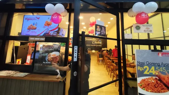 Temukan tempat makan 24 jam di Pasar Senen